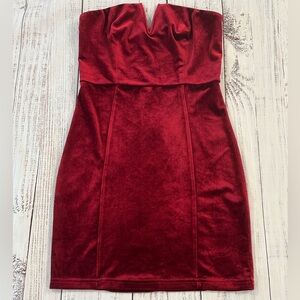 Leche Velvet Strapless Mini Dress V Neck Red Women’s Size M. Romantic Feminine